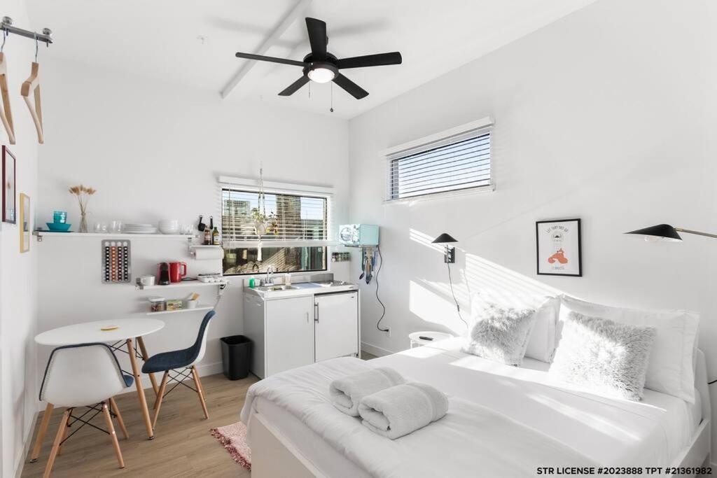 Micro Studio With Balcony & Pool View - Walk To Ot สก็อตส์เดล ภายนอก รูปภาพ