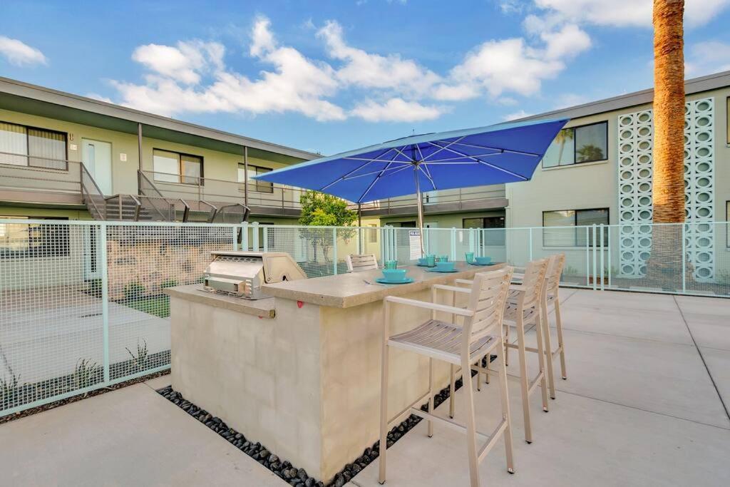 Micro Studio With Balcony & Pool View - Walk To Ot สก็อตส์เดล ภายนอก รูปภาพ