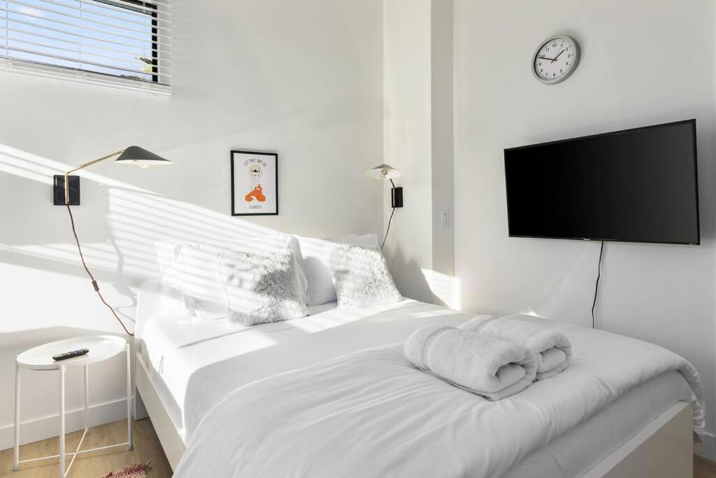 Micro Studio With Balcony & Pool View - Walk To Ot สก็อตส์เดล ภายนอก รูปภาพ